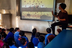 Alla Scuola Primaria Toscanini di Torino, 140 ore di laboratorio, con 14 classi. Ore intense e piene di colori.